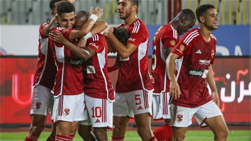 بالاسماء.. الأهلي يفتقد خدمات 15 لاعبا فى رحلة الجزائر