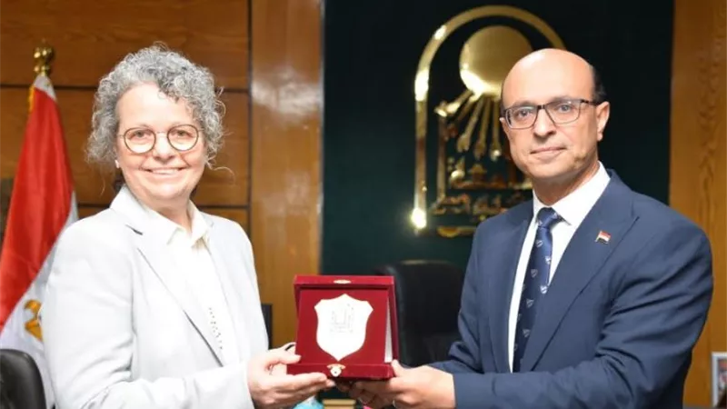 الدكتور المنشاوي يستقبل وفدا من جامعة العلوم التطبيقية