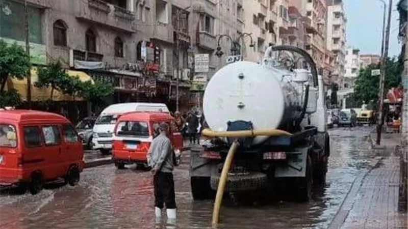محافظ الإسكندرية يشدد على متابعة تصريف مياه الأمطار