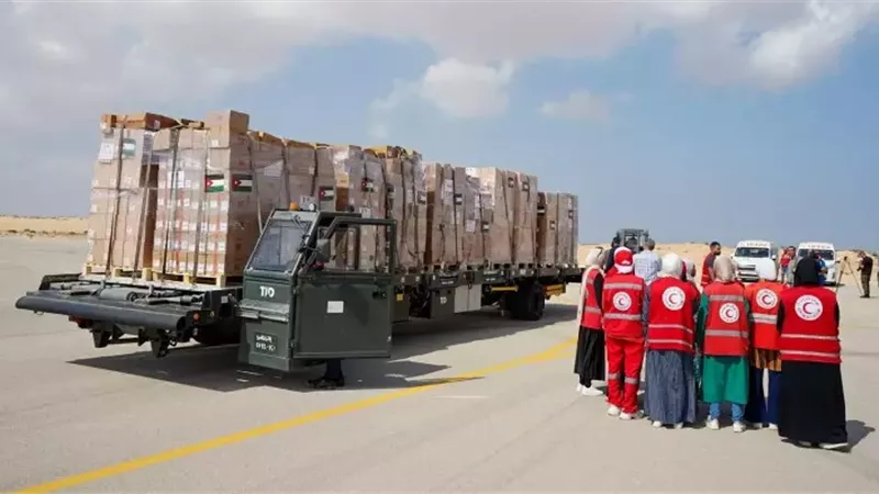مطار العريش يستقبل 5 طائرات تحمل 185.5 طن من المساعدات لصالح غزة