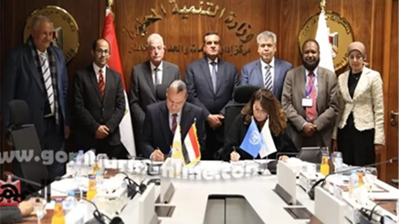 هشام أمنة و فودة يشهدان توقيع اتفاقية دعم تنمية مدينة دهب