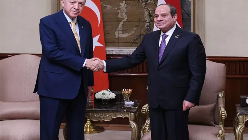 الرئيسان السيسي وأردوغان يعقدان جلسة مباحثات مغلقة وأخرى موسعة بحضور وفدي البلدين