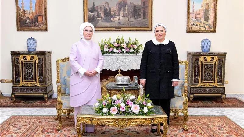 السيدة انتصار السيسي: تشرفت بلقاء حرم الرئيس التركي على أرض مصر الغالية