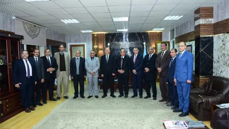 الأعلي للجامعات يشيد بكلية الدراسات العليا والبحوث البيئية