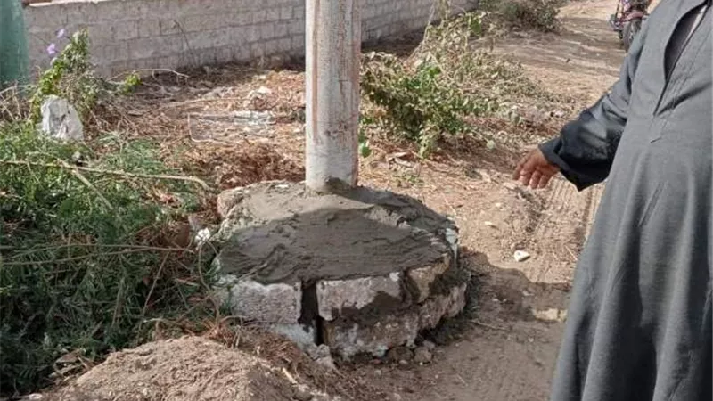 بسبب سوء الأحوال الجوية خلع عامود إنارة إمام الحواصلية