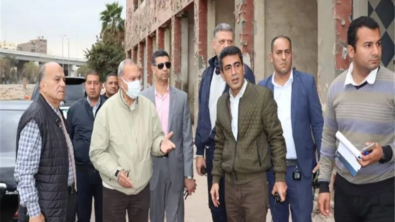 الهجان يبحث الإجراءات التنفيذية لمنظومة النظافة بمديني شبرا الخيمة والخصوص