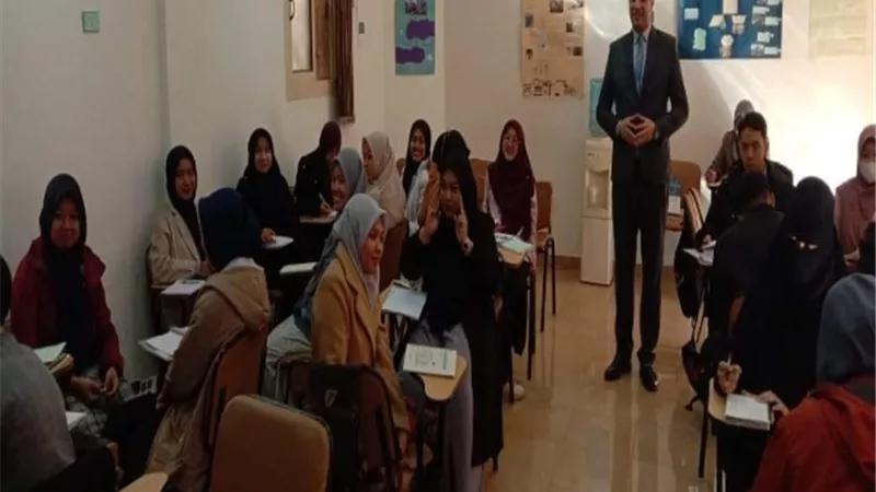 جامعة بنها تواصل تدريب الطلاب الإندونيسيين على مهارات التحدث باللغة العربية