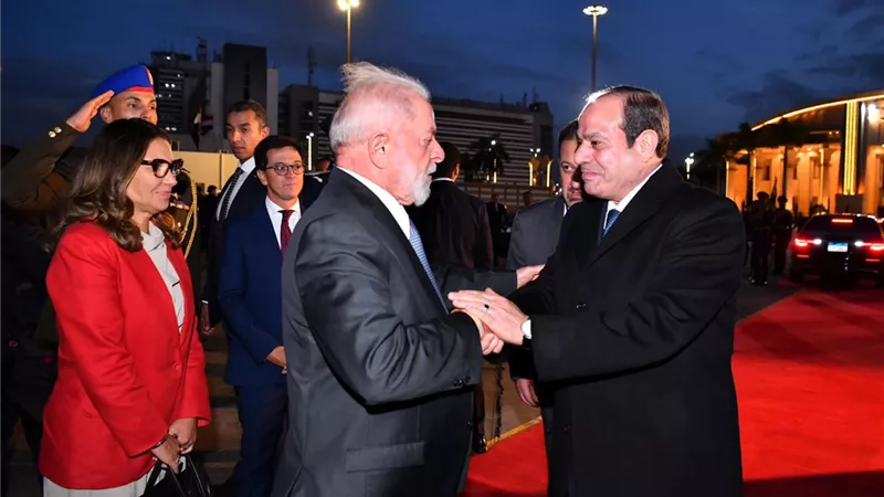 الرئيس السيسي يودع نظيره البرازيلي بعد انتهاء زيارته لمصر