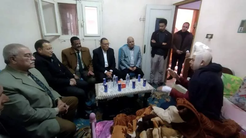 محافظ الشرقية يطمئن على الحالة الصحية لسكرتير مجلس مدينة الزقازيق