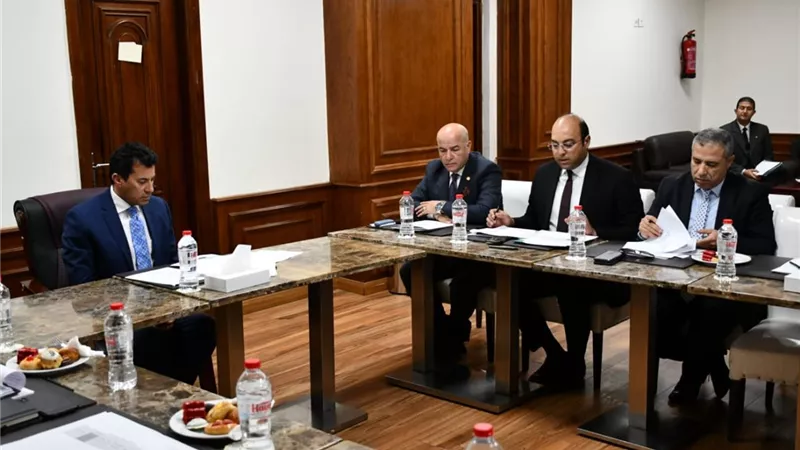 وزير الرياضة يلتقي مجموعة عمل 