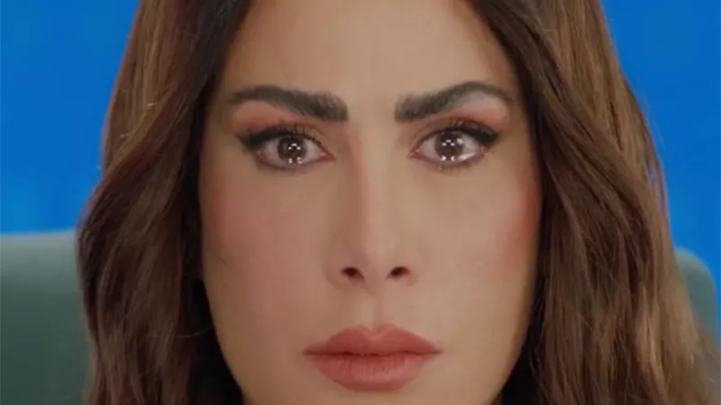 صبا مبارك تحبس مشاعرها لحظة وفاة والدتها فى 