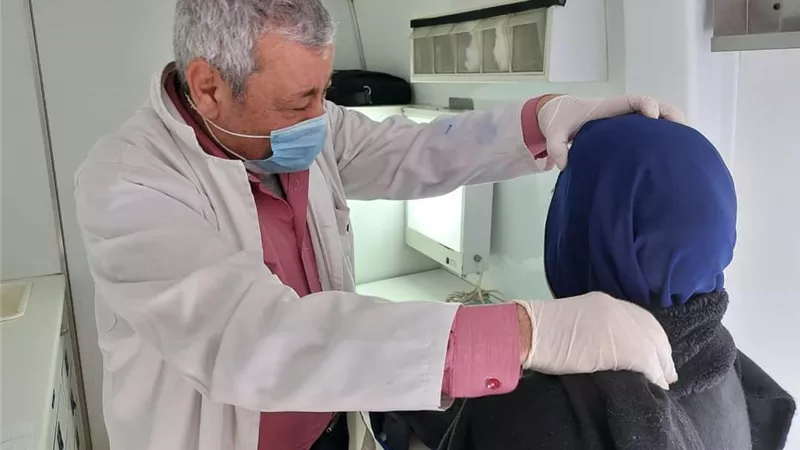 علاج ١٦٩٧ مواطنا بالمجان في قافلة طبية بدمياط