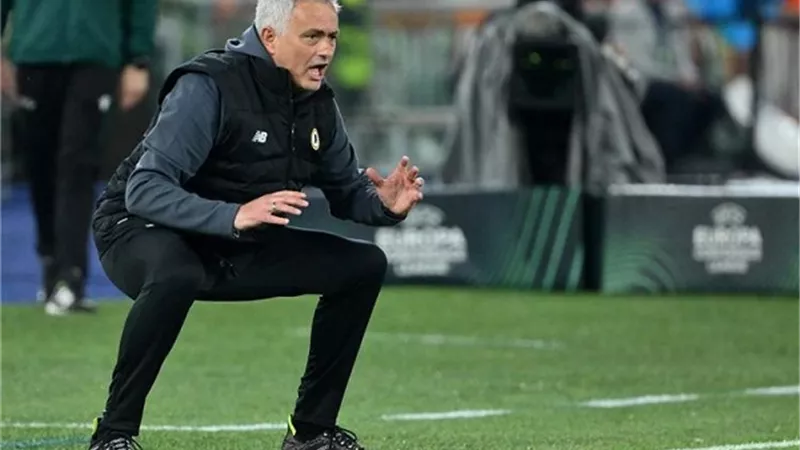 مورينيو يقترب من تدريب اتحاد جدة السعودي