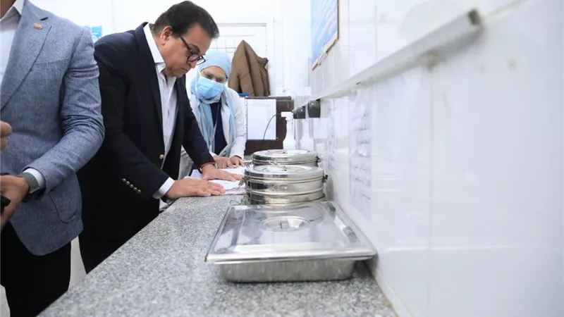 وزير الصحة يفاجئ مستشفي قويسنا بالمنوفية