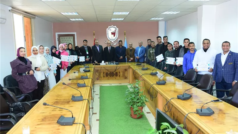تكريم ٢٠ طالباً من متطوعي حياة كريمة بجامعة سوهاج