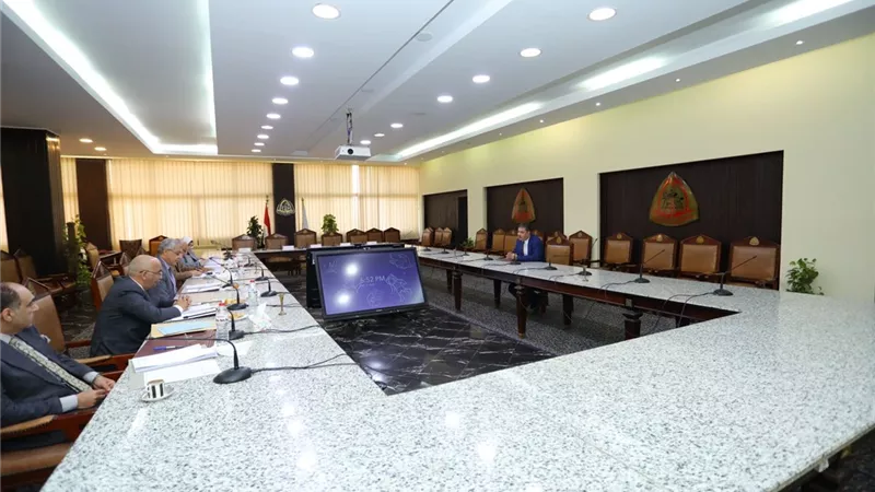 رئيس جامعة الزقازيق يرأس اجتماع اللجنة الدائمة للقيادات