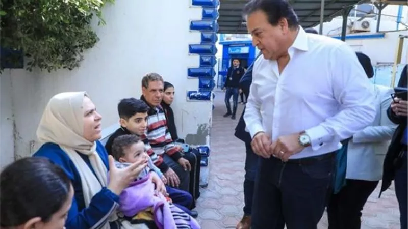 وزير الصحة يتفقد مستشفى الأطفال التخصصي بـ«بنها» ويوجه بصرف مكافأة شهر لكافة العاملين