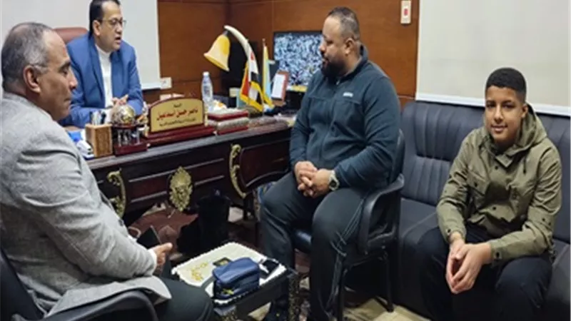 وكيل تعليم الغربية يكرم بطل العالم للناشئين في اللياقة البدنية
