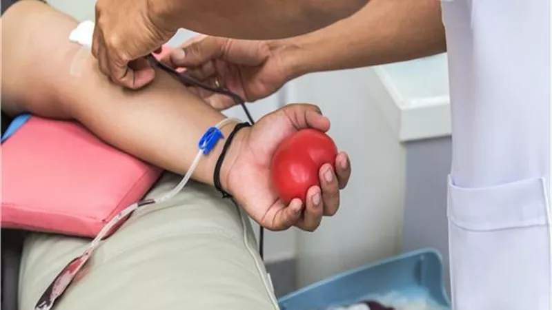 التبرع بالدم هل يُعد إحياء للنفس
