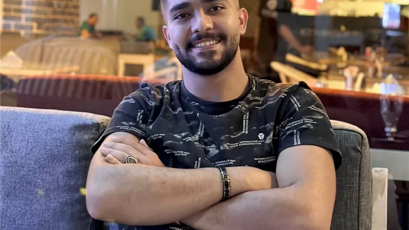 الكاتب مصطفى هواش يطرح كتاب 
