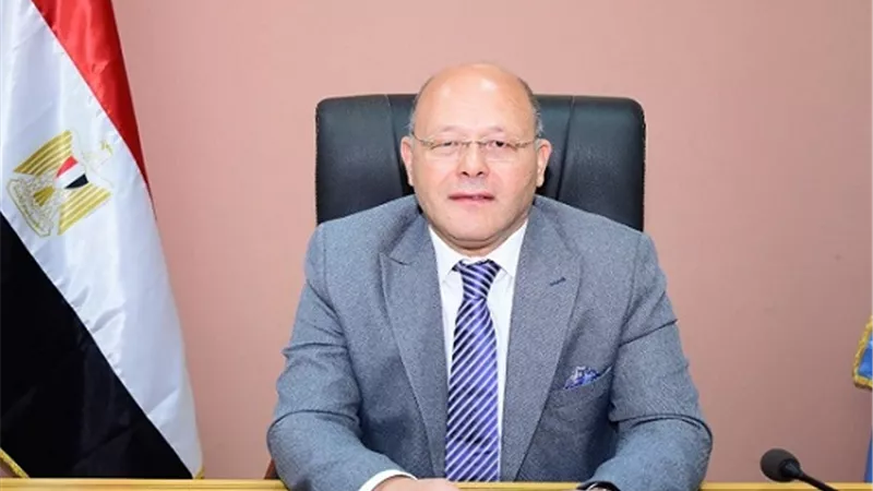 رئيس جامعة سوهاج يشدد على الإلتزام بمنظومة النظافة