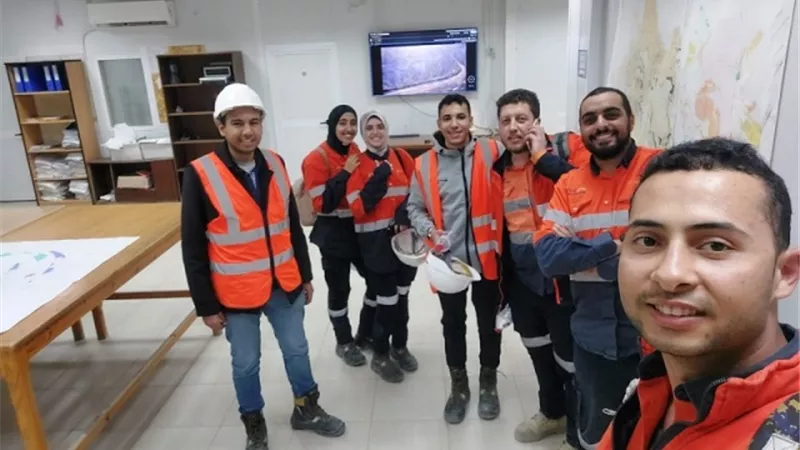 تدريب طلاب كلية علوم الأرض 