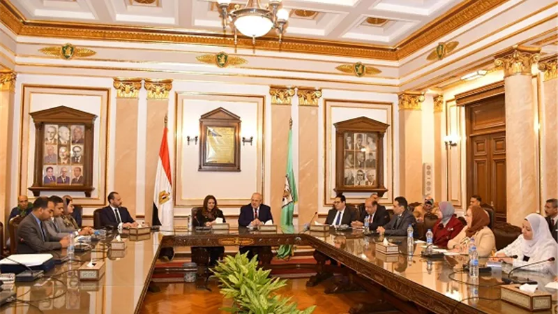 جامعة القاهرة ووزارة الهجرة توقعان مذكرة تفاهم فى التدريب والبرامج التوعوية