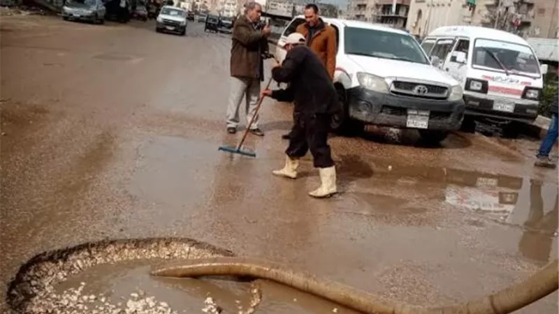 محافظ كفر الشيخ يتابع جهود كسح مياه الأمطار