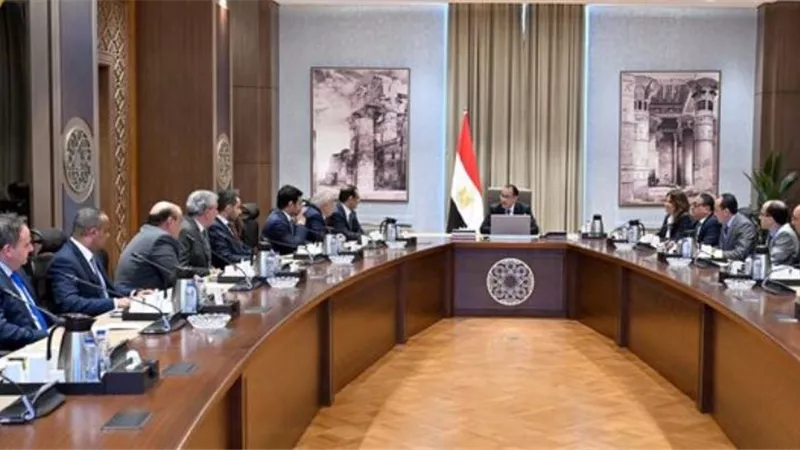 رئيس الوزراء يلتقي رئيس مجلس إدارة الشركة المصرية- الكويتية القابضة