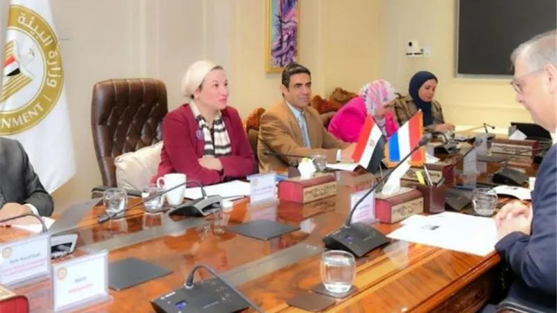 وزيرة البيئة تبحث مع السفير الهولندي فرص التعاون الثنائي