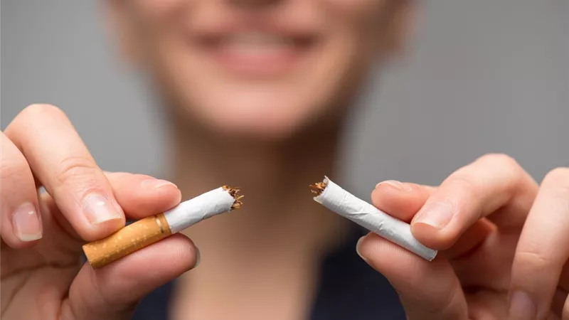 ماذا يحدث لجسمك عند التوقف عن التدخين؟ الصحة تجيب