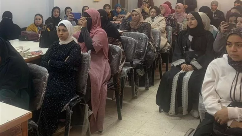 ينظم لقاء بالشباب لمناقشة تحديات القضية السكانية