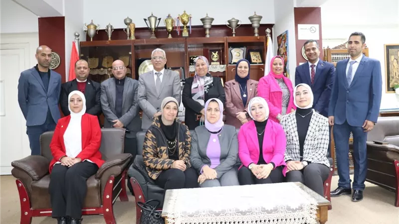 مدير تعليم القاهرة يجتمع بخريجي المبادرة الرئاسية الف مدير مدرسة
