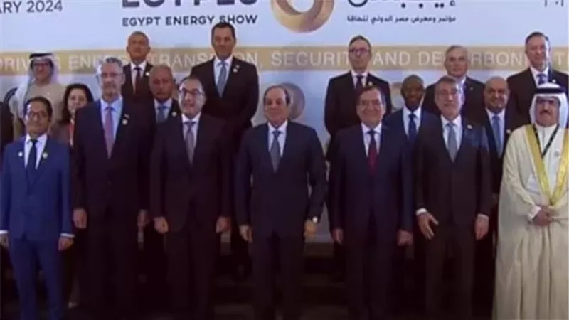 الرئيس السيسي يتوسط صورة تذكارية فى افتتاح مؤتمر (إيجبس 2024)