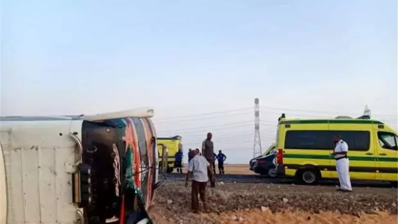إصابة 13 إثر انقلاب أتوبيس بالقرب من نزلة طريق بلبيس