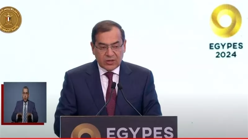 وزير البترول: دراسة تنفيذ مشروع لإنتاج وقود الطيران المستدام