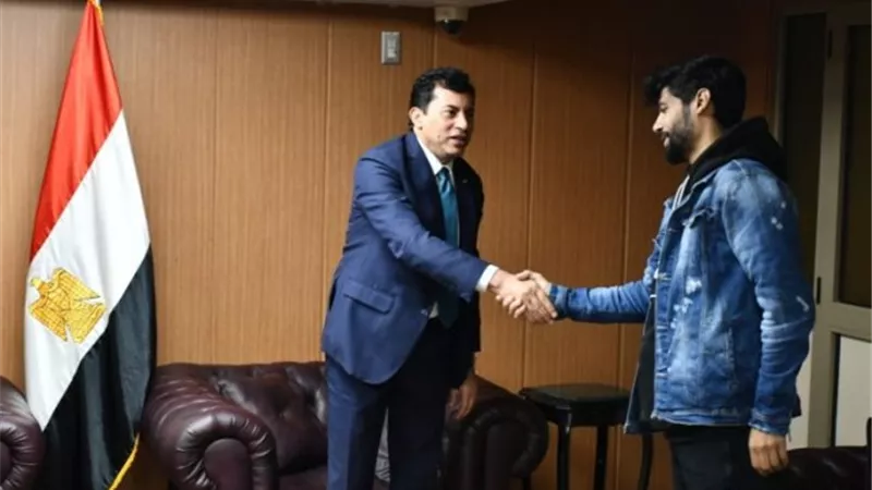 وزير الرياضة يٌوكد تحمُل الوزارة علاج لاعب الزمالك السابق المصاب بالسرطان