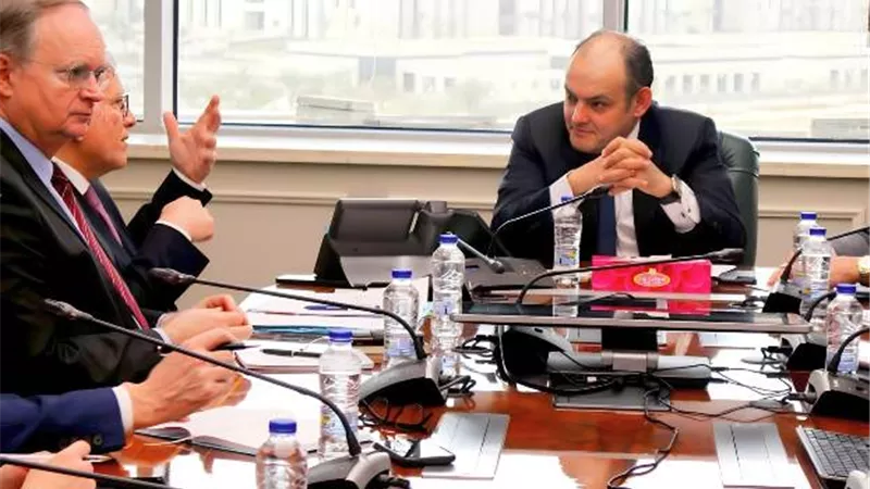 وزير التجارة يبحث تعديل الحدود الكربونية مع المفوضية الأوروبية