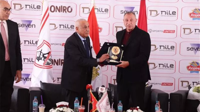 مجلس الزمالك يهدى الاهلى درعا تكريميا باسم العامرى فاروق