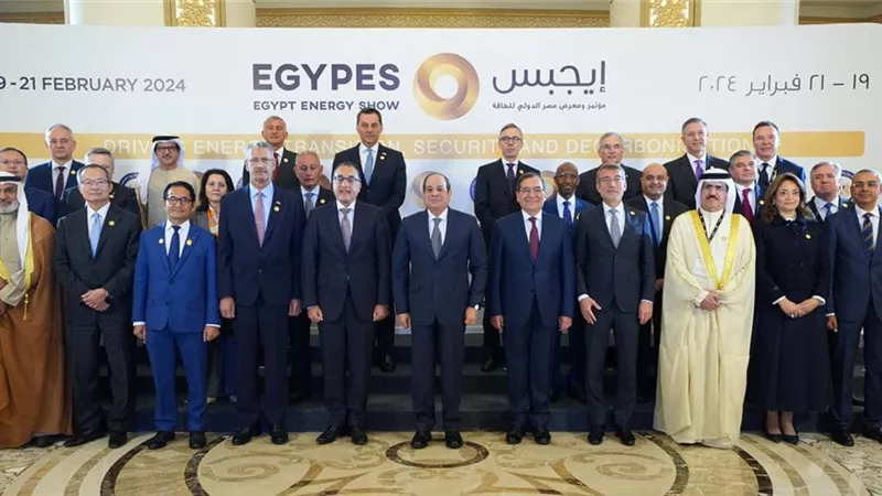 المتحدث الرئاسي ينشر صور مشاركة الرئيس السيسي في افتتاح معرض 