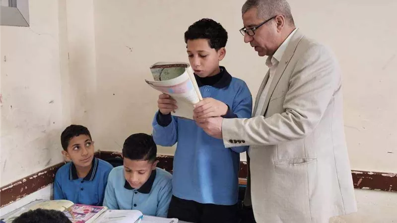 مدير تعليم دميـاط يفاجئ مدارس الروضة