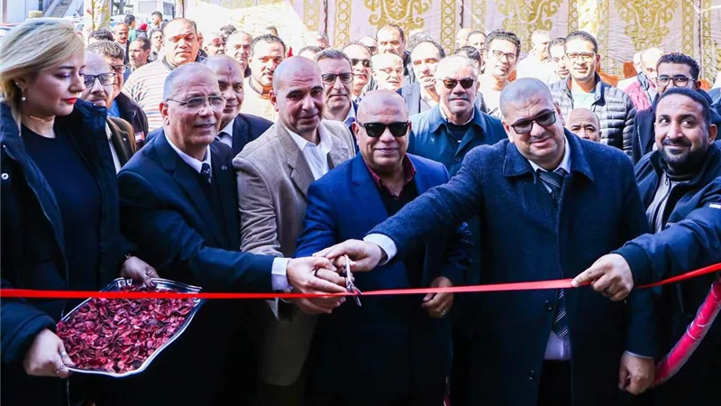 إفتتاح منفذ لبيع المنتجات الغذائية للعاملين بميناء دمياط