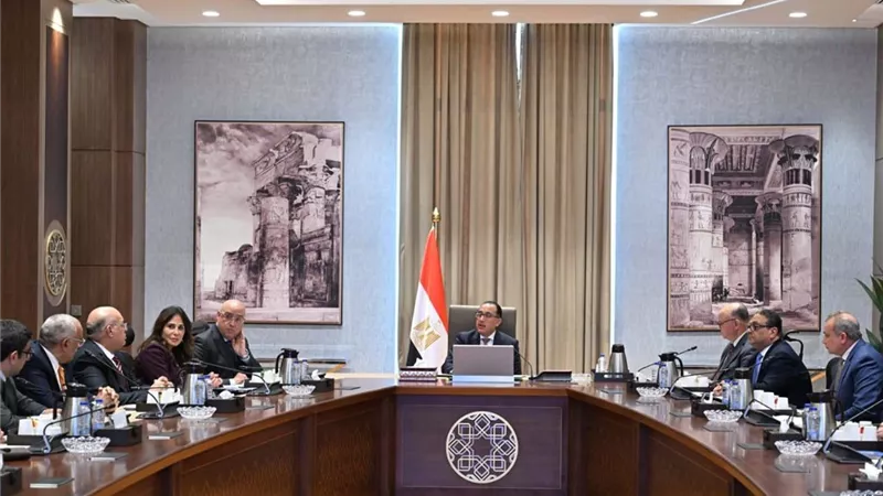 رئيس الوزراء يتابع موقف مشروعات إعادة إحياء القاهرة التراثية
