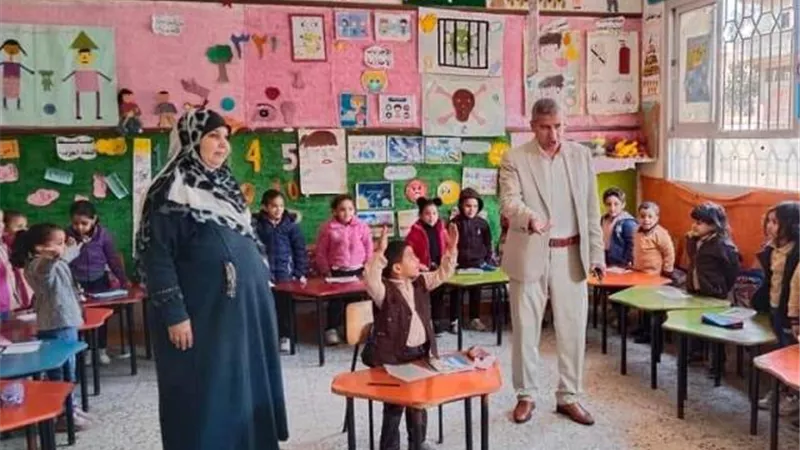 مدير تعليم دمياط يفاجئ مدارس فارسكور