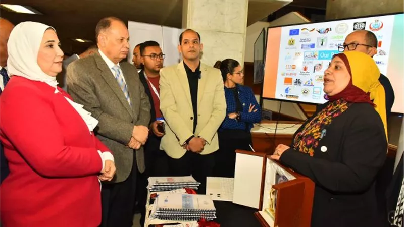 القباج وسعد يتفقدان معرض مشروعات المجتمع المدني بأسيوط وسوهاج