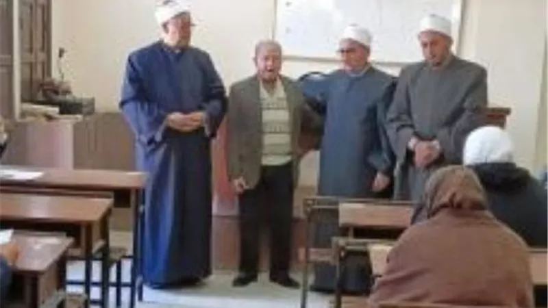 تسليم كارنيهات محفظ معتمد بالأوقاف للمتميزين بالمسابقة القرآنية