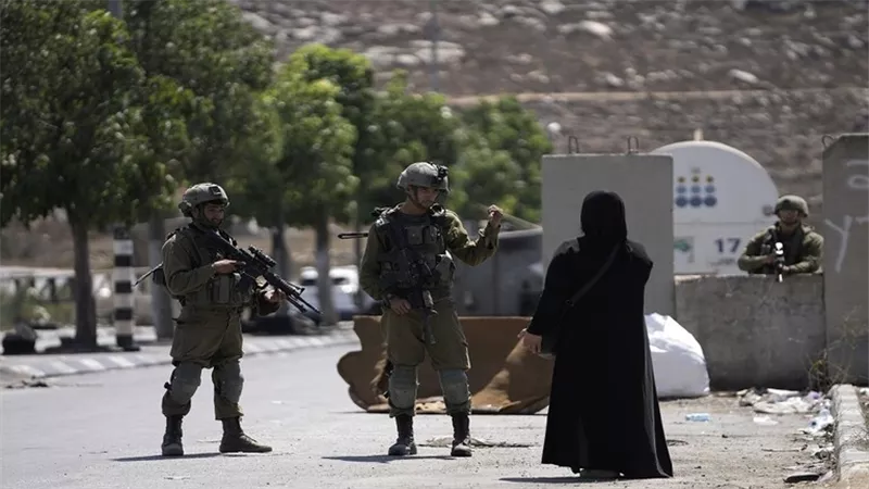 حقوقيات أمميات تدعو للتحقيق في انتهاكات إسرائيلية أخلاقية بحق نساء فلسطينيات