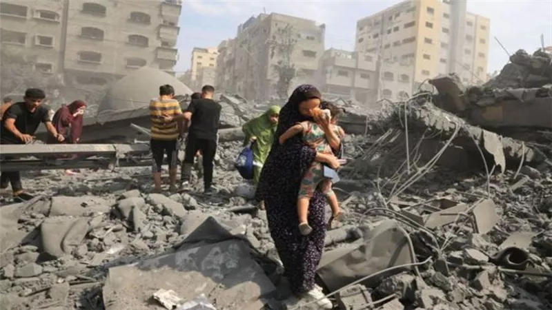قصف إسرائيلي مكثف على المنازل و عشرات الشهداء والجرحى في غزة