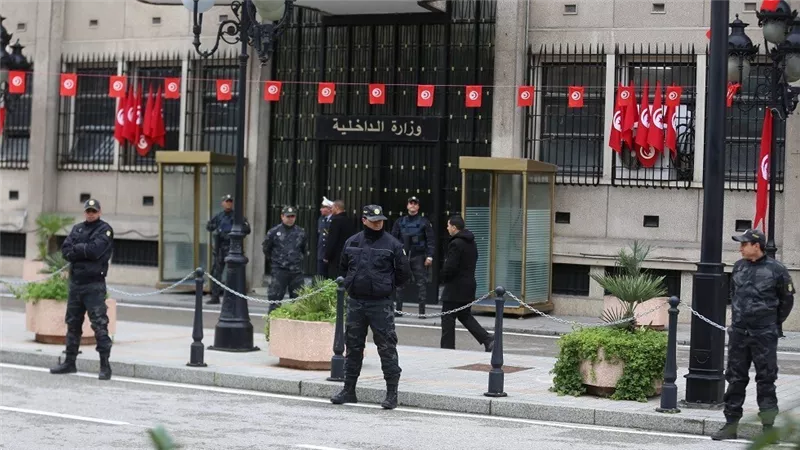 الداخلية التونسية: القبض على إرهابي بحوزته حزام ناسف