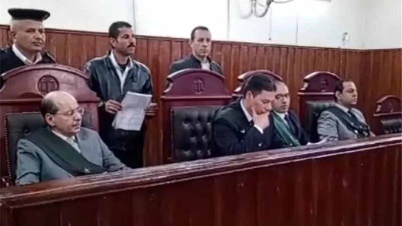 على الناصية عامر بيوزع الترامادول والحشيش بشوارع مغاغة